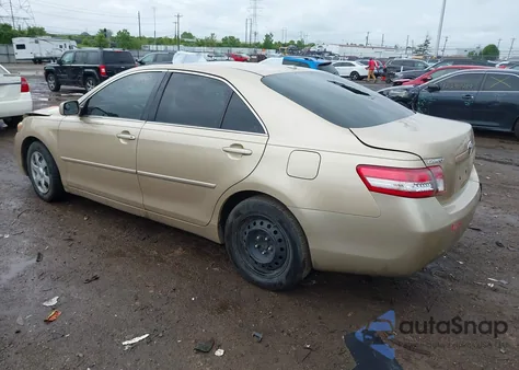 2010 Toyota Camry Le z USA, uszkodzony, nr VIN 4T1BF3EK0AU006826